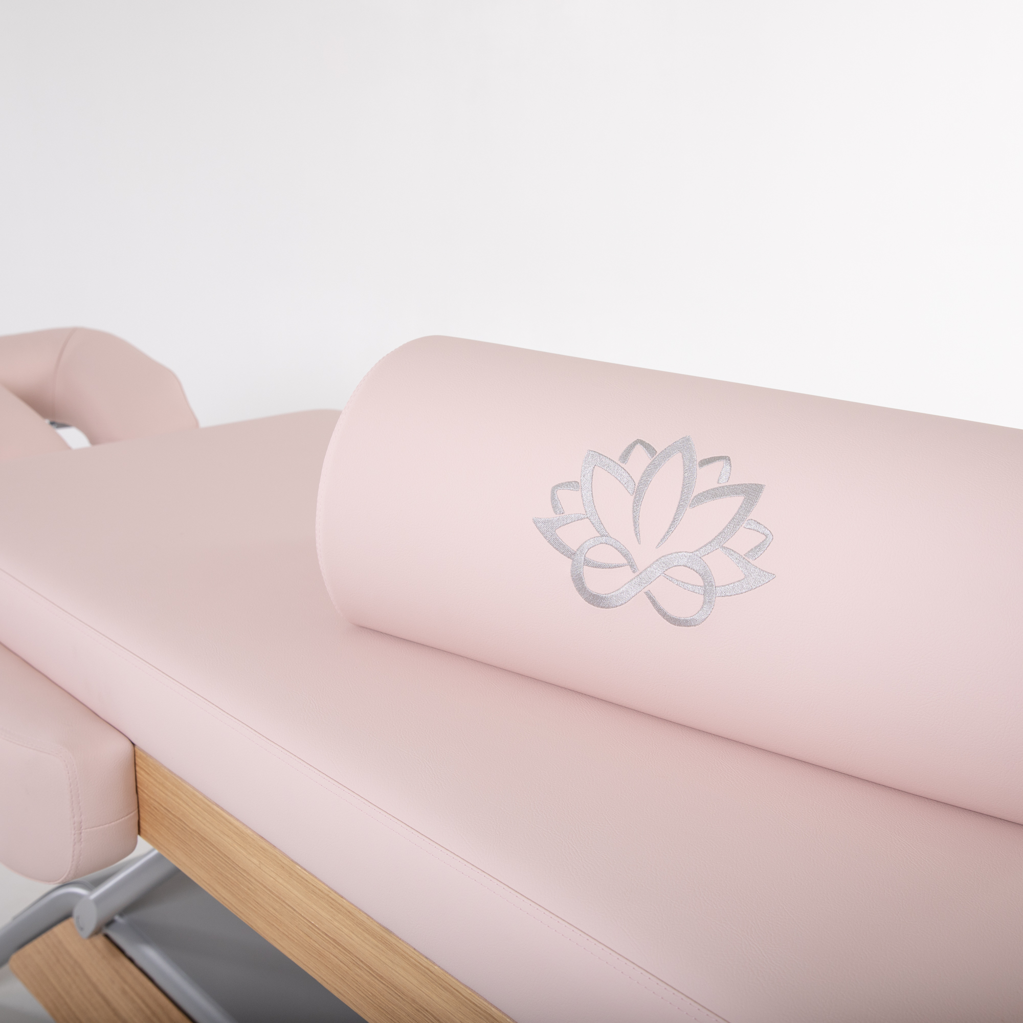 Roosa Oak Line massaažilaud helehalli raamiga. Jalapadi.