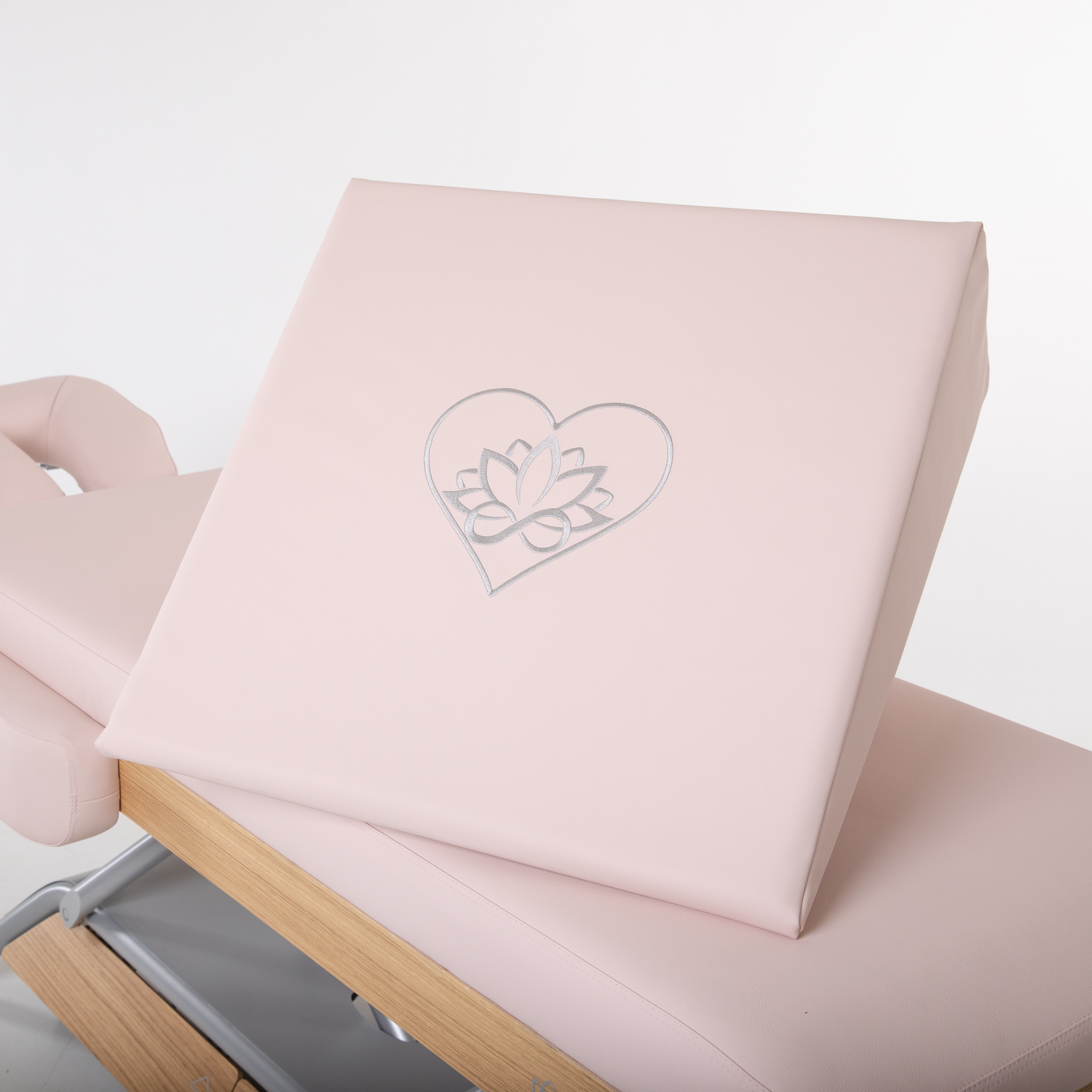 Roosa Oak Line massaažilaud helehalli raamiga. Jalapadi.